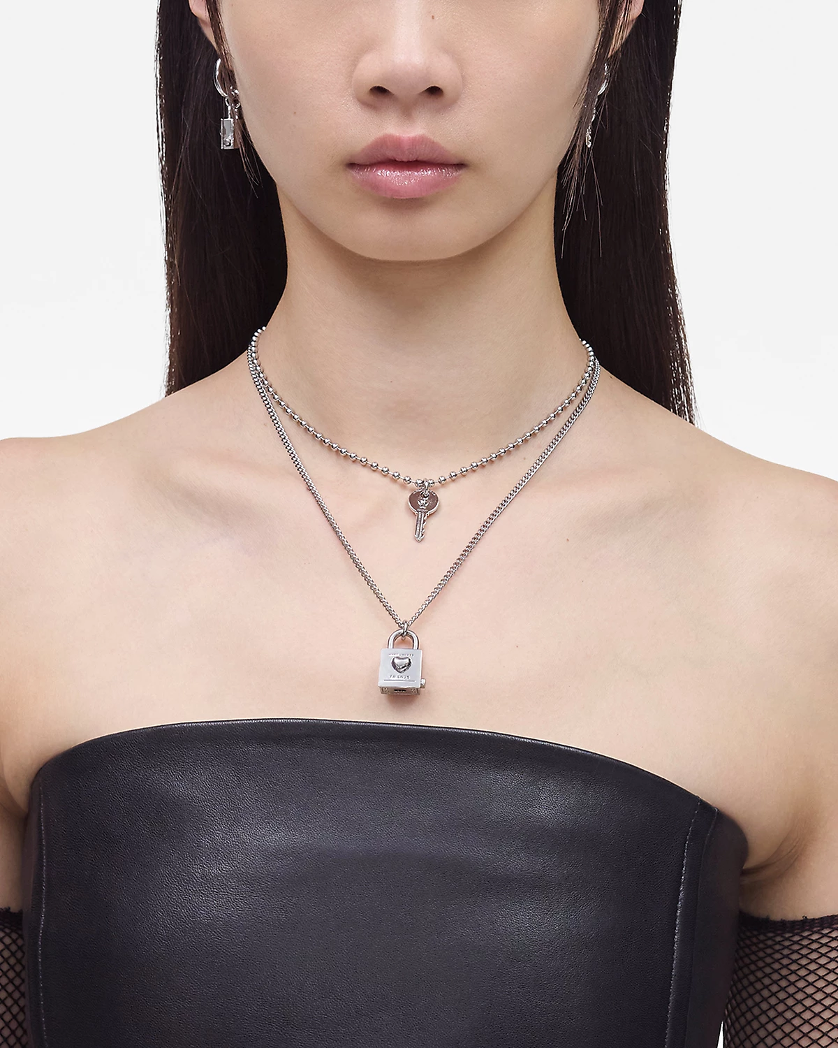 MJI_2R4JNC001J24_029_F8F8F8_4-5_ALT1