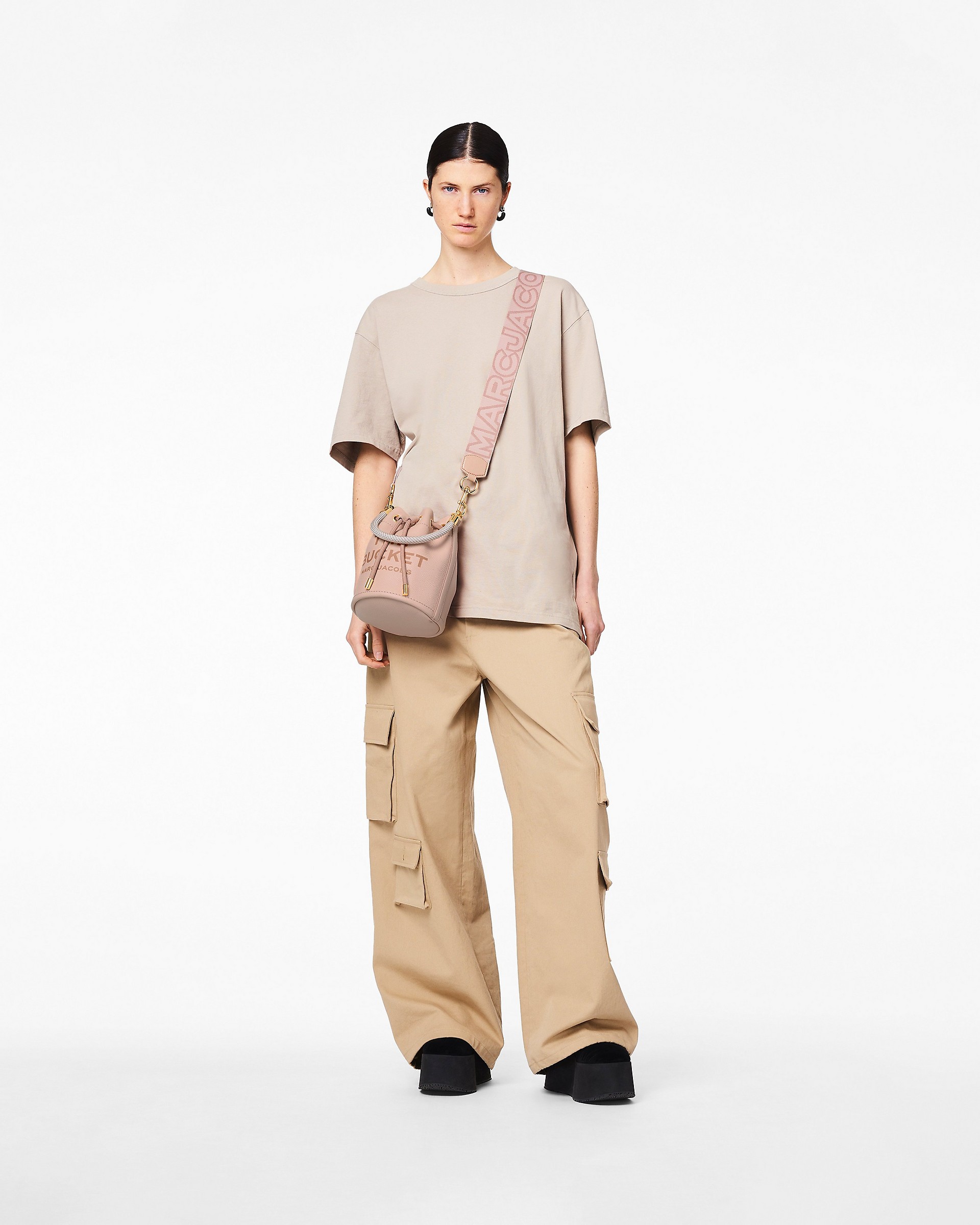 MJI_2S3SST001S02_695_F8F8F8_4-5_ALT2