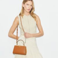 mini-sac-eleanor-accessory-on-model.TB_154816_201_20250416_OMACC.pdp-1534x1744