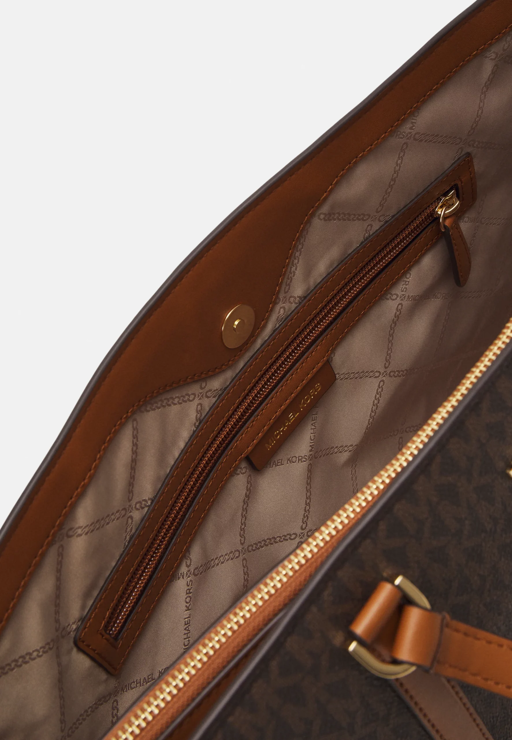 687ef605c04f42fba81c6b3bfe44632b