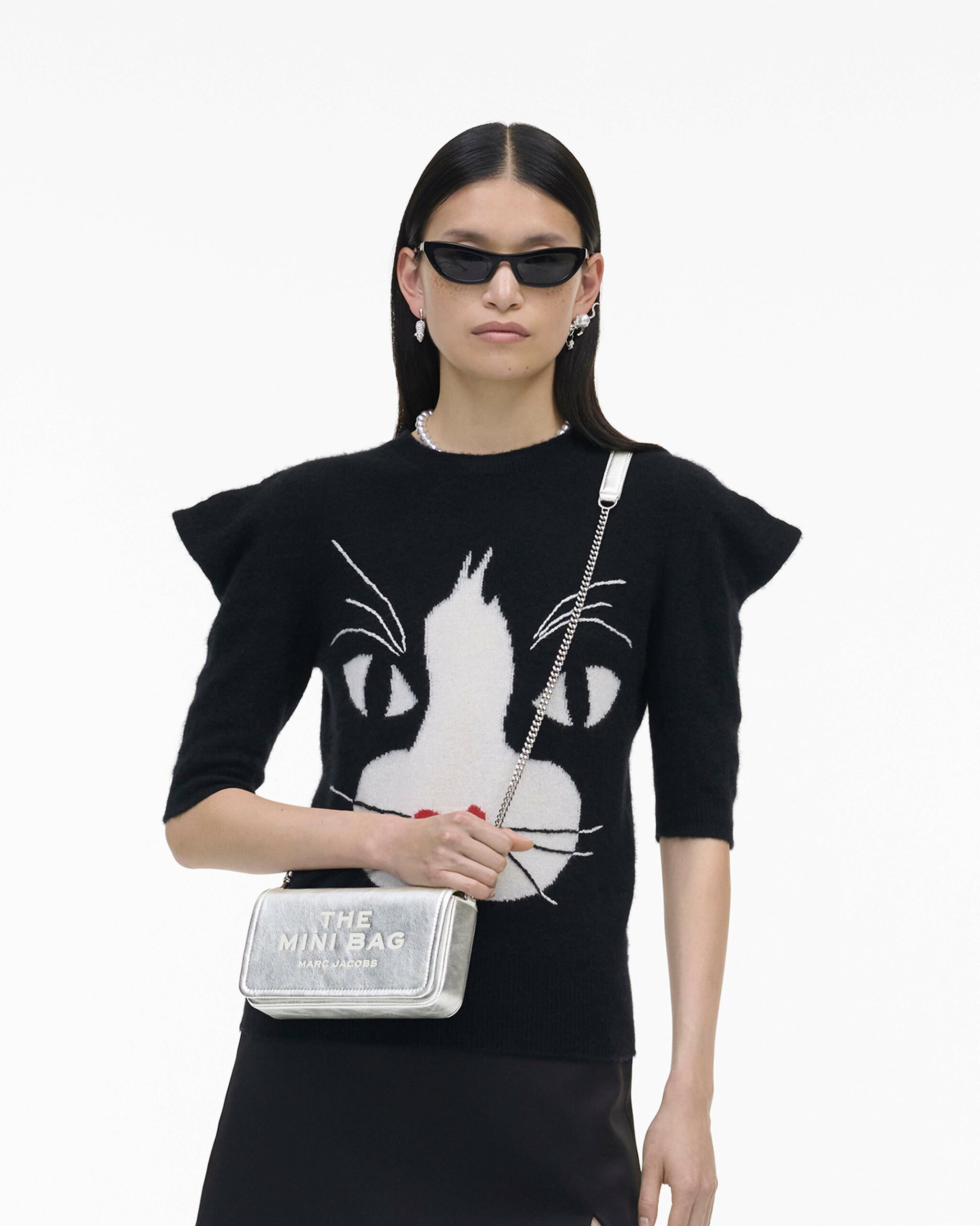 MJI_2F4SMN006S02_040_F8F8F8_4-5_ALT1