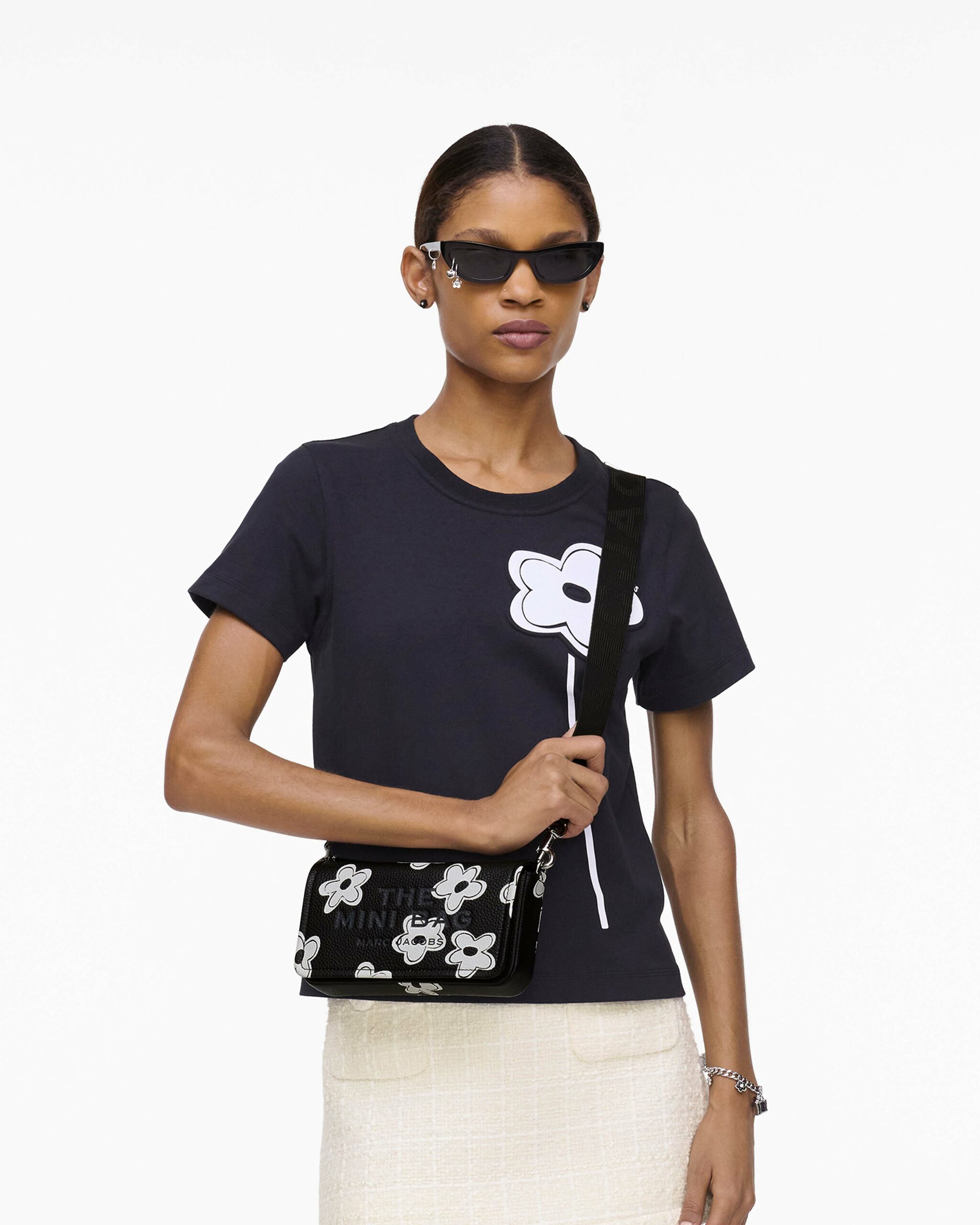 MJI_2S5SMN013S01_005_F8F8F8_4-5_ALT1