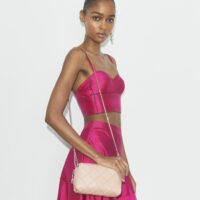 fleming-soft-crossbody-bag-accessory-on-model.TB_169226_650_20250404_OMACC.pdp-750x853