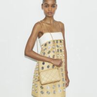 fleming-soft-crossbody-bag-accessory-on-model.TB_169226_700_20250404_OMACC.pdp-750x853