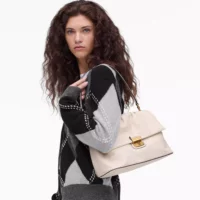 MJI_2R5HMS002H01_111_F8F8F8_4-5_ALT1