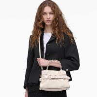 MJI_2R5HSC012H01_123_F8F8F8_4-5_ALT1