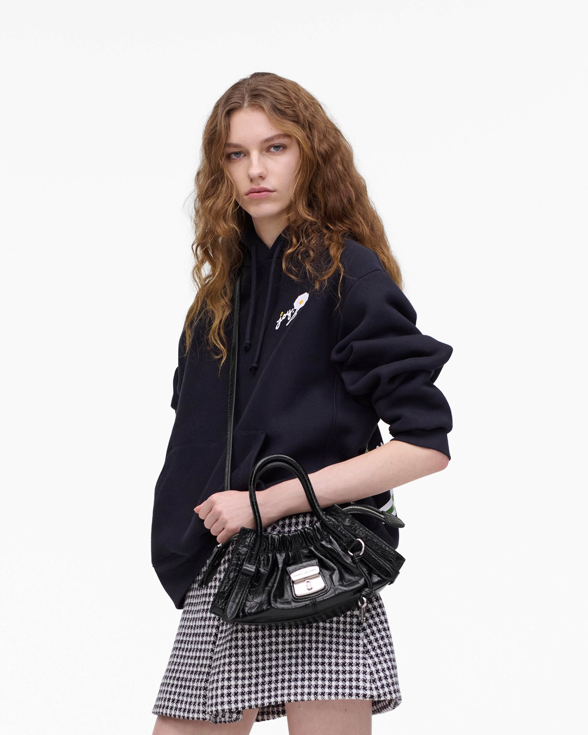 MJI_2R5HSC037H01_001_F8F8F8_4-5_ALT1