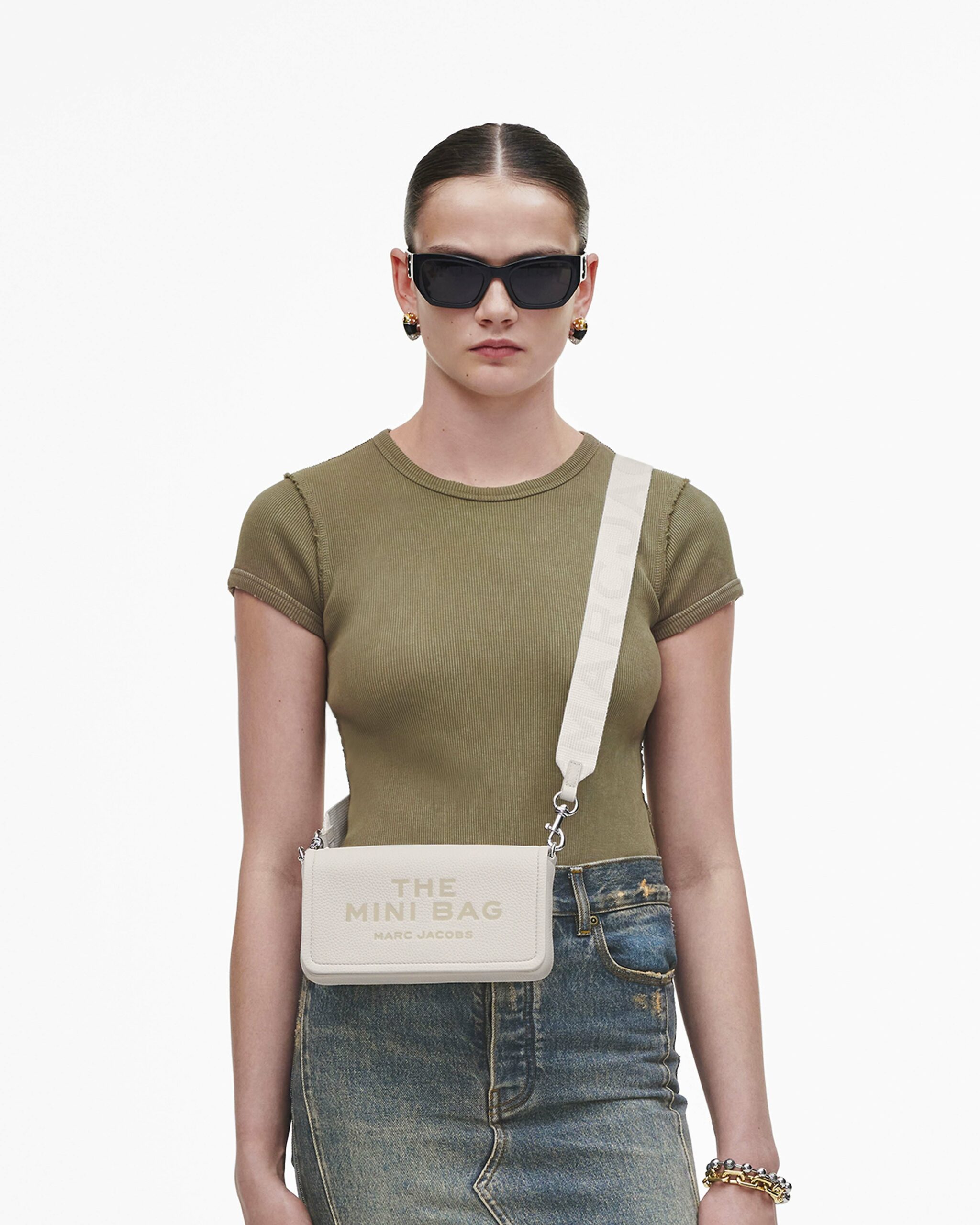 MJI_2S4SMN080S02_137_F8F8F8_4-5_ALT1