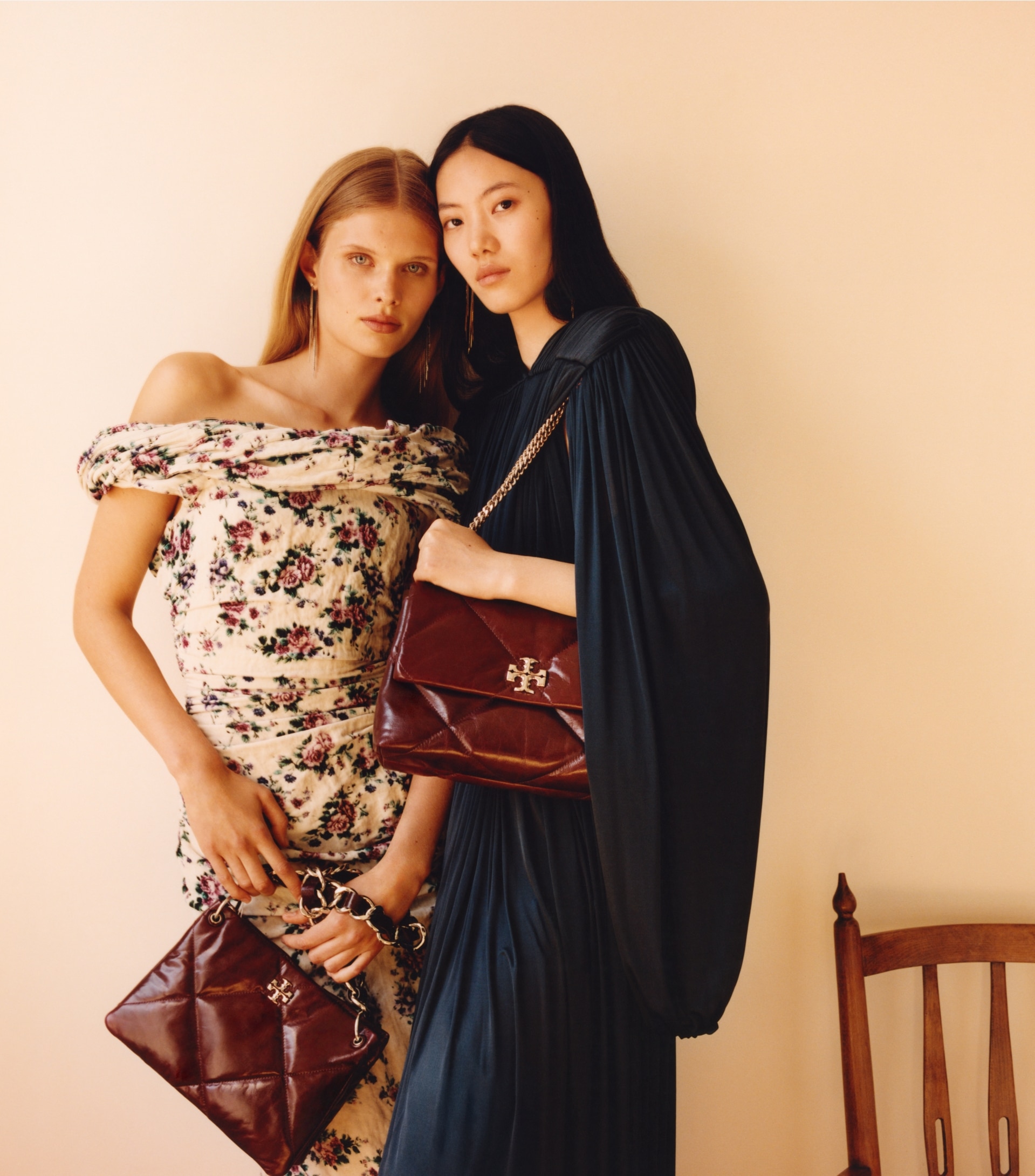 sac-porté-épaule-kira-à-matelassage-losange-vieilli-campaign.TB_Campaign_20250508_EOMC_012.pdp-1919x2180